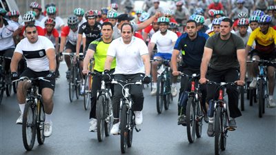بالصور:مشاركة ''السيسى''بالماراثون الرياضى للدراجات