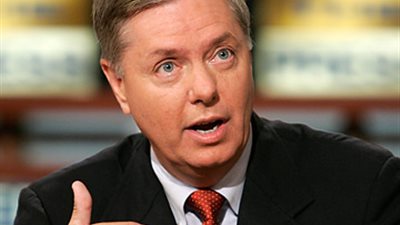 غراهام: أوباما منفصل عن الواقع.. وأعضاء بالكونغرس يدعون لتحرك سريع بالعراق