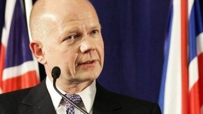 الخارجية البريطانية تستدعي السفير المصري احتجاجاً على سجن صحفيي الجزيرة