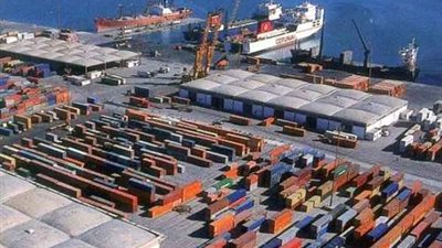 وصول عبارة تحمل 958 سيارة إلى ميناء الإسكندرية