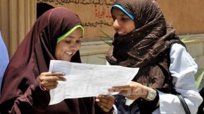 طلاب الثانوية العامة بأسيوط يشيدون بامتحان التاريخ