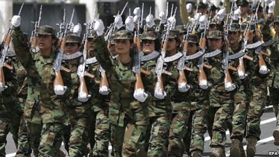 نساء البشمركة جنباً إلى جنب مع الرجال