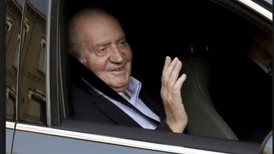 ملك إسبانيا يقرر التنازل عن العرش 