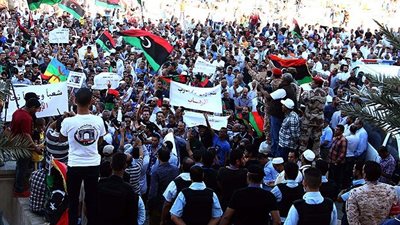 مظاهرات داعمة ورافضة لـ«حفتر» في عدة مدن ليبية