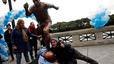 تمثال لميسي مثار سخرية على مواقع التواصل الاجتماعي  