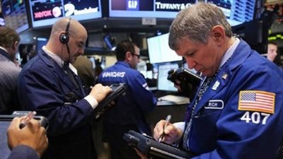 الأسهم الأمريكية تغلق منخفضة وتنزل عن مستويات قياسية مرتفعة