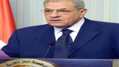 محلب يفتتح إحدى محطات الطاقة الشمسية بالأقصر