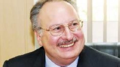 ابن آخر ملوك مصر يتهم صناع مسلسل سرايا عابدين بتشويه تاريخ الخديوي اسماعيل