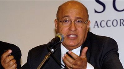 شعث: مباحثات عباس في القاهرة ستركز علي وقف اطلاق النار في غزة