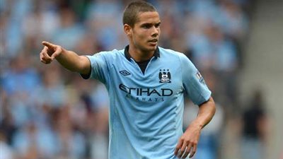 رودويل يحذر اللاعبين الشباب من إغراءات ناديه السابق سيتي