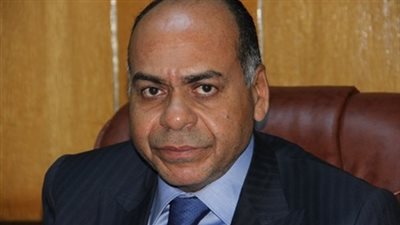 اخوان المنيا يشعلون إطارات السيارات على خطوط السكه الحديد