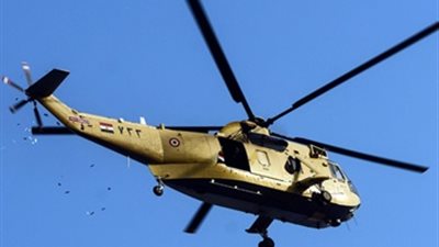 طائرات الجيش تحلق فوق منطقة 