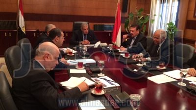 بالصور: رئيس الوزراء يناقش دراسة متكاملة لعلاج مشكلات المروروالطرق بالقاهرة الكبرى
