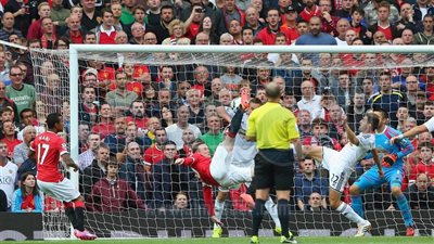 هزيمة تاريخية للمان يونايتد للمرة الأولى على ملعبه منذ 1972 في افتتاح الدوري