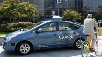 اختبار قيادة لسيارة جوجل التي تعمل بدون سائق