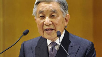 امبراطور اليابان يفكر في التنازل عن العرش