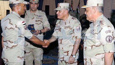 الفريق أول صدقى صبحى يشهد أحد الأنشطة التدريبية لقوات الدفاع الجوى