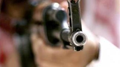 غضب على أمه فقتلها برشاش