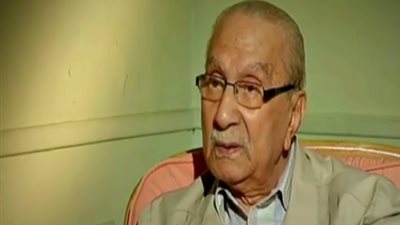 أول ضابط يدير 