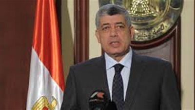 وزير الداخلية يصل إلى منطقة الإسعاف لمتابعة نقل الباعة الجائلين