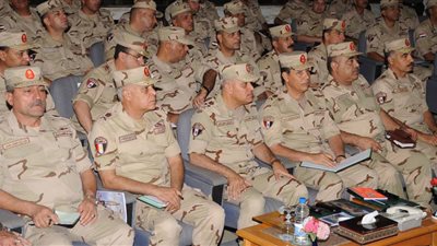 الفريق أول صدقى صبحى يشهد إحدى المراحل الرئيسية لمشروع تدريبى بإستخدام مقلدات المايلز