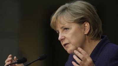 ميركل تقر بخطورة تسليح الأكراد في العراق