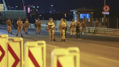 الجيش التركي يعلن فرض الأحكام العرفية في البلاد وحظر التجول