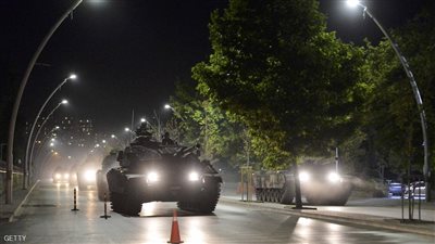 بالصور: انقلابيو تركيا يستسلمون بـ