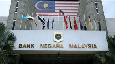 البنك المركزي الماليزي يفاجئ الأسواق بخفض معدل الفائدة