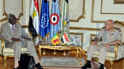 الفريق أول صدقى صبحى يلتقى وزير الدفاع والمحاربين القدامى فى مالى