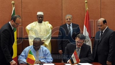 محلب يشهد التوقيع على مذكرة تفاهم بين وزارتي النقل المصرية والمالية