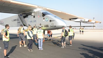 تأجيل إقلاع طائرة الطاقة الشمسية 