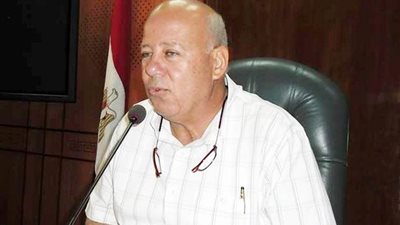 أصحاب المحلات السياحية ببورسعيد يحررون محاضر ضد المحافظ