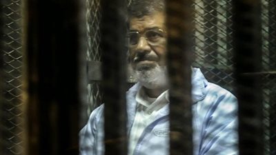 تحقيقات النيابة: مرسي يرفض الرد على الاتهامات بتسريب وثائق جهات سيادية إلى قطر