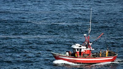 تونس تحتجز 18 بحارا مصريا بسبب الصيد غير المشروع