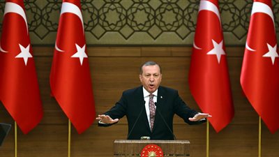 أردوغان يطالب الشعب بالتزام الميادين والشوارع لرفض الانقلاب