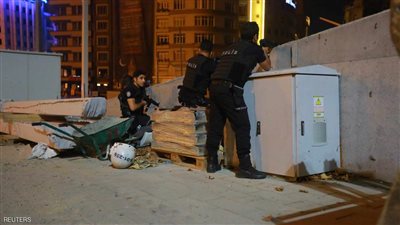 اشتباكات بين الأمن وعدد من مدبري الانقلاب في مطار إسطنبول الثاني