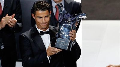 البرتغالي رونالدو يفوز بجائزة أفضل لاعب في أوروبا لموسم 2013-2014