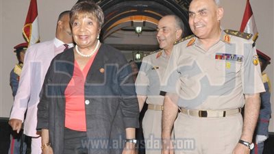 وزيرالدفاع يلتقى بوفد من أعضاء الكونجرس الأمريكى من أصول إفريقية