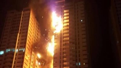 إصابة 14 شخصًا جراء حريق هائل بالكويت.. و7 فرق إطفاء للسيطرة على النيران