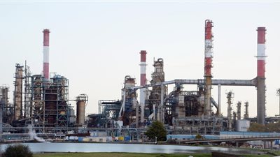 استقرار نسبي لأسعار النفط في بداية تعاملات آسيا