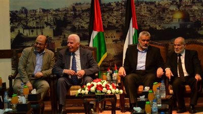 صحف: تصعيد بين فتح وحماس وصاروخ إسرائيلي يقتل 