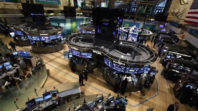 وول ستريت تفتح مستقرة قرب مستويات قياسية