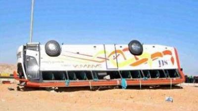 إصابة 42 شخصا إثر انقلاب أتوبيس على طريق راس غارب