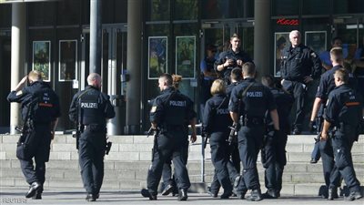 هجوم قطار ألمانيا: إصابة 15 شخصًا طعنًا والشرطة تطلق الرصاص على المهاجم