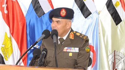 وزير الدفاع يزور موقع الحفر بقناة السويس الجديدة