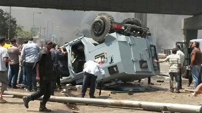 إصابة ضابط و6 مجندين في انقلاب مدرعة شرطة بطريق 