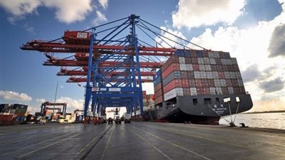 52 سفينة تعبر قناة السويس بحمولات 3 ملايين و200 ألف طن