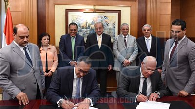 رئيس الوزراء يشهد توقيع اتفاقيات لتطوير العشوائيات في بورسعيد وجنوب سيناء