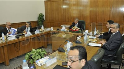 محلب يتابع تنفيذ الخطة العاجلة لتحسين الحالة البيئية لبحيرة المنزلة